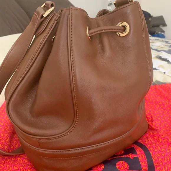 Brown leather bucket bag- Tory Burch - Picture 4 of 8